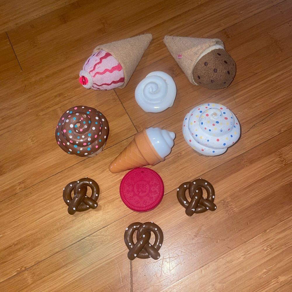 Assorted Play Food Set with Ice Cream and Pretzels